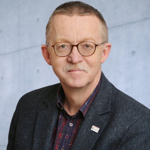 Porträtbild von Kanzler Dr. Manfred Efinger