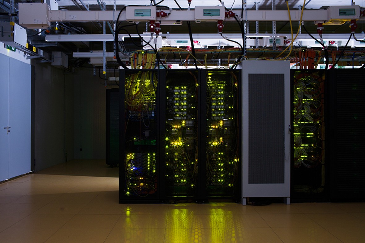 Neubau des Hochleistungsrechners (HLR) - Innenaufnahme Server