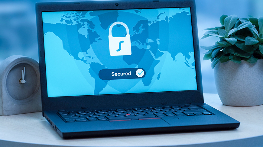 Laptop auf Schreibtisch Screen IT-Sicherheit